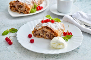 Klasyczny strudel z jabłkami przepis ze zdjęciami krok po kroku i wideo