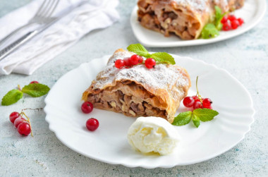 Klasyczny strudel z jabłkami przepis ze zdjęciami krok po kroku i wideo