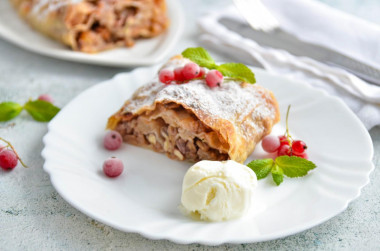 Klasyczny strudel z jabłkami przepis ze zdjęciami krok po kroku i wideo