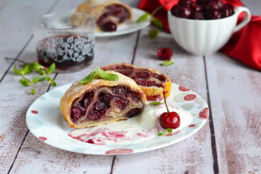 Strudel wiśniowy przepis ze zdjęciami krok po kroku i wideo