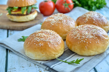 Domowe bułki do hamburgerów jak w McDonaldzie przepis ze zdjęciami krok po kroku i wideo