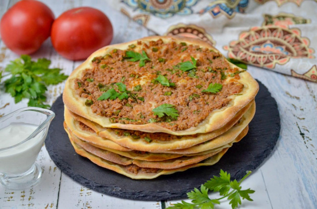 Lahmacun po turecku przepis ze zdjęciami krok po kroku i wideo