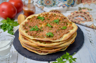 Lahmacun po turecku przepis ze zdjęciami krok po kroku i wideo