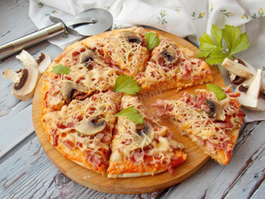 Pizza z kiełbasą, grzybami i serem przepis ze zdjęciami krok po kroku i wideo