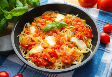 Spaghetti z serem i pomidorami przepis ze zdjęciami krok po kroku i wideo