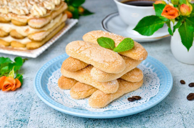 Podłużne biszkopty do tiramisu przepis ze zdjęciami krok po kroku i wideo
