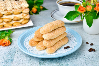 Podłużne biszkopty do tiramisu przepis ze zdjęciami krok po kroku i wideo