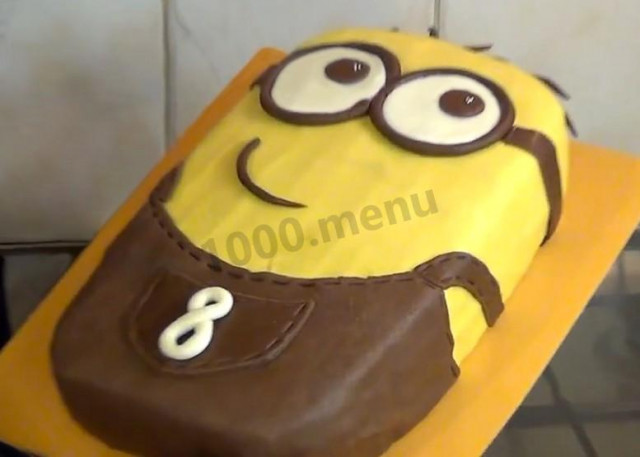 Tort „Minionek” – czekoladowy biszkopt w masie cukrowej przepis ze zdjęciami krok po kroku i wideo