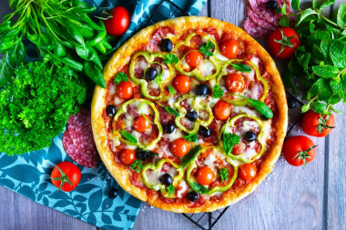 Pizza z salami i mozzarellą przepis ze zdjęciami krok po kroku i wideo
