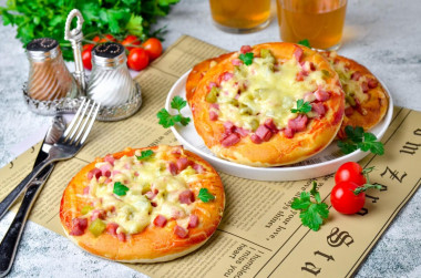 Szkolna pizza przepis ze zdjęciami krok po kroku i wideo