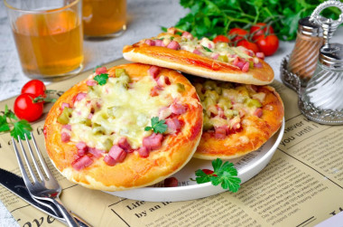 Szkolna pizza przepis ze zdjęciami krok po kroku i wideo
