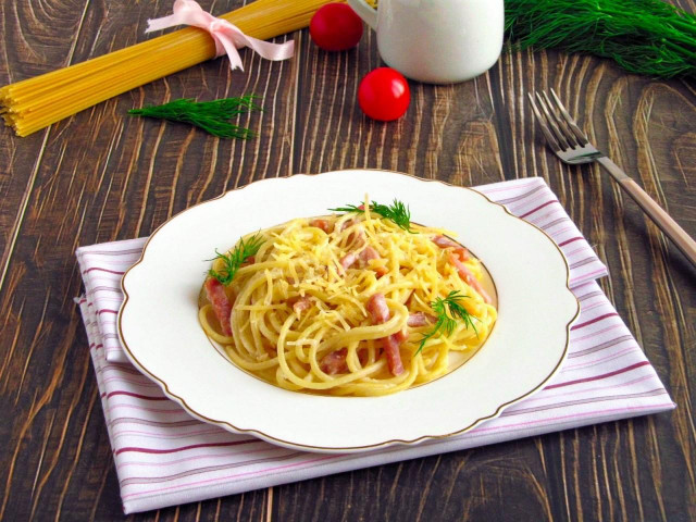 Makaron carbonara z szynką i śmietanką przepis ze zdjęciami krok po kroku i wideo