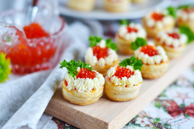 Vol-au-venty z czerwonym kawiorem z ciasta francuskiego przepis ze zdjęciami krok po kroku i wideo
