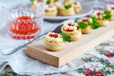 Vol-au-venty z czerwonym kawiorem z ciasta francuskiego przepis ze zdjęciami krok po kroku i wideo