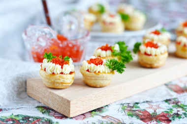 Vol-au-venty z czerwonym kawiorem z ciasta francuskiego przepis ze zdjęciami krok po kroku i wideo