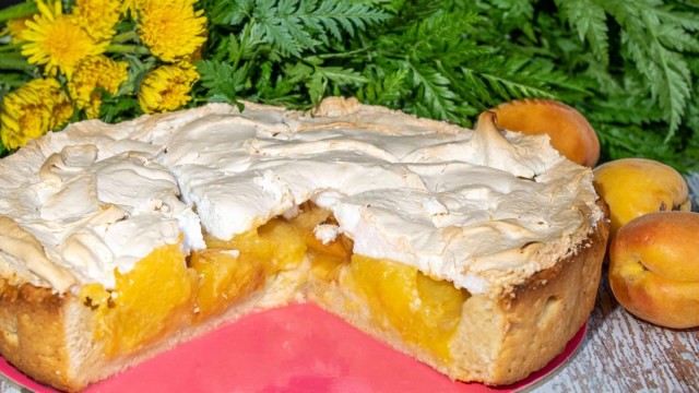 Tarta morelowa z bezą na kruchym cieście przepis ze zdjęciami krok po kroku i wideo