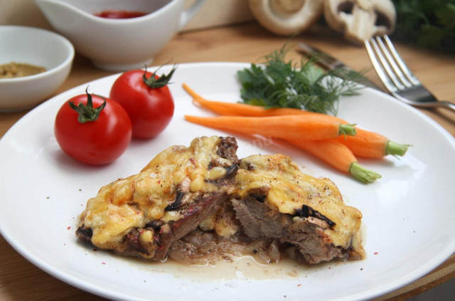 Filet wołowy po francusku z pieczarkami i ziemniakami przepis ze zdjęciami krok po kroku i wideo