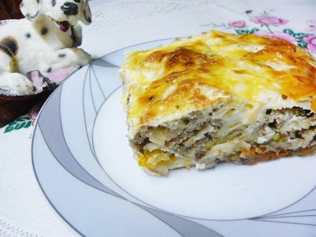 Zapiekanka z cienkiego lawasza z pomidorami, mięsem i serem przepis ze zdjęciami krok po kroku