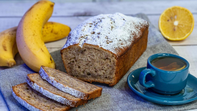 Bananowy keks biszkoptowy przepis ze zdjęciami krok po kroku i wideo