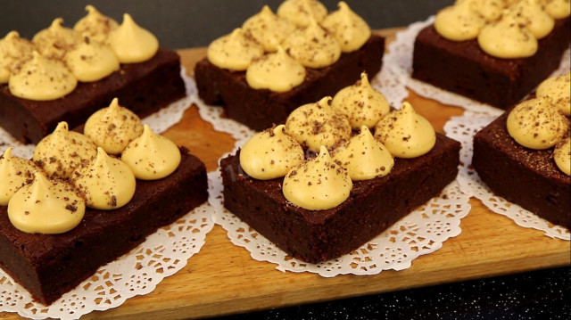 Czekoladowe brownie z bitym karmelem przepis ze zdjęciami krok po kroku i wideo