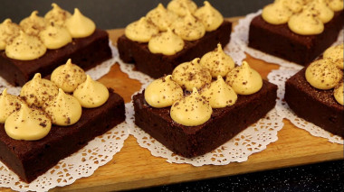 Czekoladowe brownie z bitym karmelem przepis ze zdjęciami krok po kroku i wideo