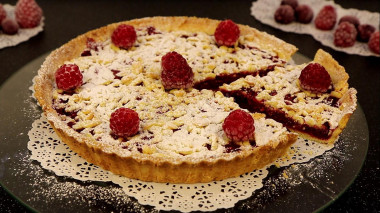 Tarta z mrożonymi owocami na mące migdałowej przepis ze zdjęciami krok po kroku i wideo