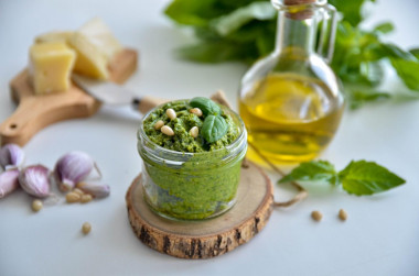 Klasyczny sos pesto z bazylią przepis ze zdjęciami krok po kroku i wideo