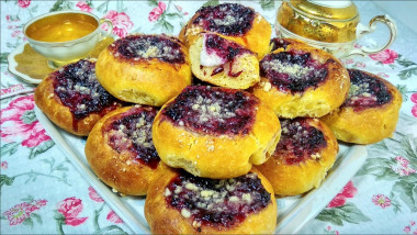 Drożdżówki z twarogiem i dżemem przepis ze zdjęciami krok po kroku i wideo