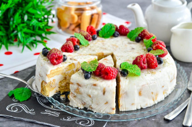 Tort bez pieczenia z bananami, śmietaną i ciastkami przepis ze zdjęciami krok po kroku i wideo