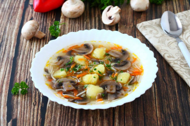 Zupa pieczarkowa z makaronem i ziemniakami przepis ze zdjęciami krok po kroku i wideo