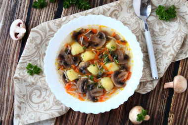 Zupa pieczarkowa z makaronem i ziemniakami przepis ze zdjęciami krok po kroku i wideo