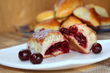 Drożdżowe pierożki z piekarnika przepis ze zdjęciami krok po kroku i wideo