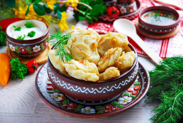 Pierogi z ziemniakami i smażoną cebulą przepis ze zdjęciami krok po kroku i wideo