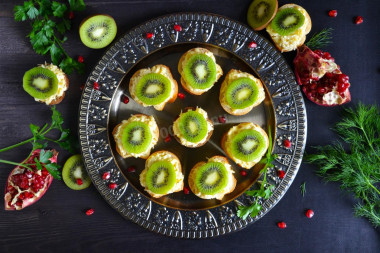 Kanapki z kiwi, czosnkiem i serem przepis ze zdjęciami krok po kroku i wideo