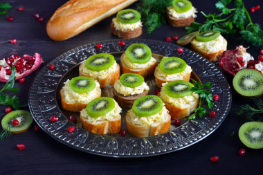 Kanapki z kiwi, czosnkiem i serem przepis ze zdjęciami krok po kroku i wideo
