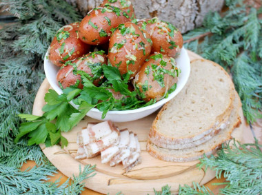 Młode ziemniaki w mundurkach z czosnkiem i aromatycznym sosem przepis ze zdjęciami krok po kroku
