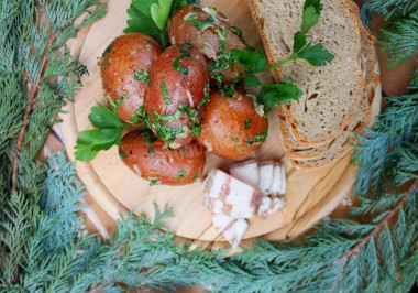 Młode ziemniaki w mundurkach z czosnkiem i aromatycznym sosem przepis ze zdjęciami krok po kroku
