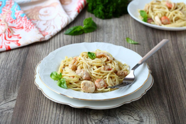 Spaghetti z owocami morza w sosie śmietanowym przepis ze zdjęciami krok po kroku i wideo