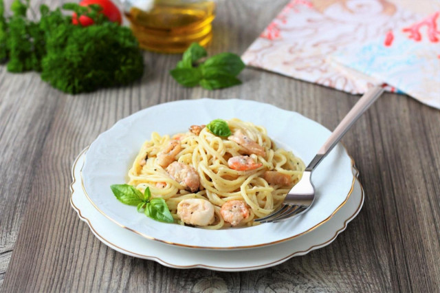 Spaghetti z owocami morza w sosie śmietanowym przepis ze zdjęciami krok po kroku i wideo