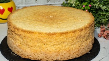 Biszkopt na tort bez proszku do pieczenia i sody przepis ze zdjęciami krok po kroku i wideo