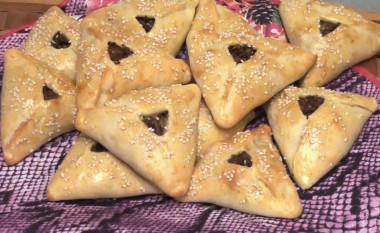 Trójkątne pierożki z wołowiną na kefirze przepis ze zdjęciami krok po kroku i wideo