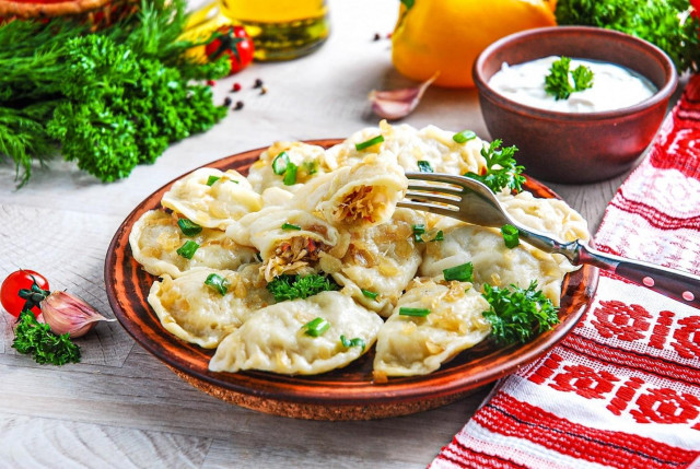 Pierogi z kiszoną kapustą przepis ze zdjęciami krok po kroku i wideo