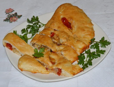 Zamknięta pizza calzone z kurczakiem i grzybami przepis ze zdjęciami krok po kroku