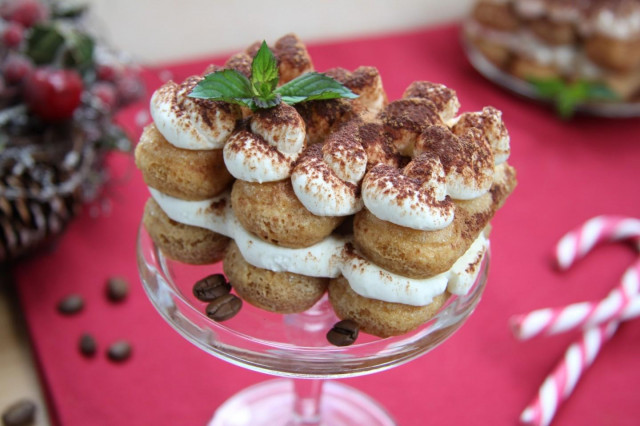 Tiramisu ze śmietanką i mascarpone przepis ze zdjęciami krok po kroku