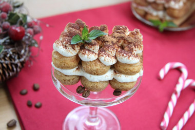 Tiramisu ze śmietanką i mascarpone przepis ze zdjęciami krok po kroku