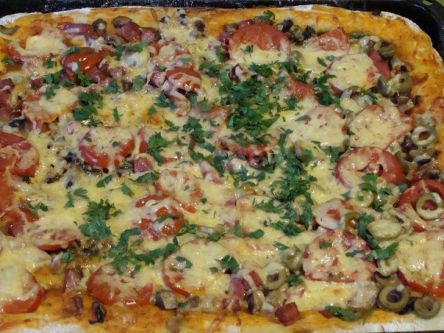 Pizza na cieście drożdżowym z majonezem przepis ze zdjęciami krok po kroku