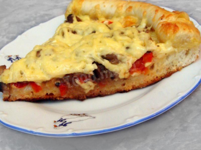 Pizza grzybowa z serowym brzegiem przepis ze zdjęciami krok po kroku