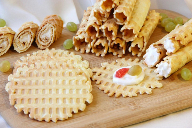 Cienkie wafle z elektrycznej gofrownicy przepis ze zdjęciami krok po kroku