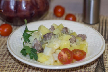 Wieprzowina z ziemniakami w garnuszkach z mikrofalówki przepis ze zdjęciami krok po kroku i wideo