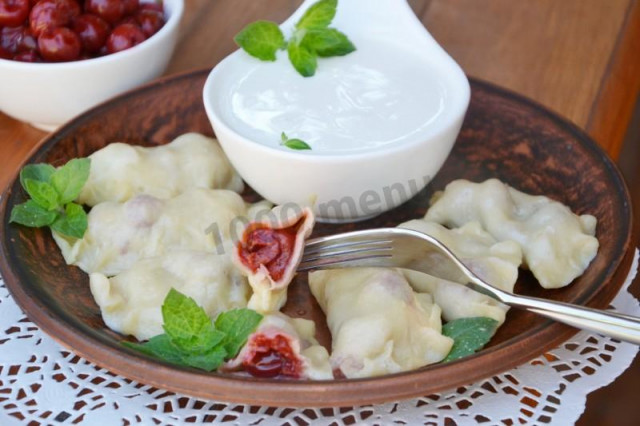 Pierogi z wiśniami na parze w multicookerze przepis ze zdjęciami krok po kroku